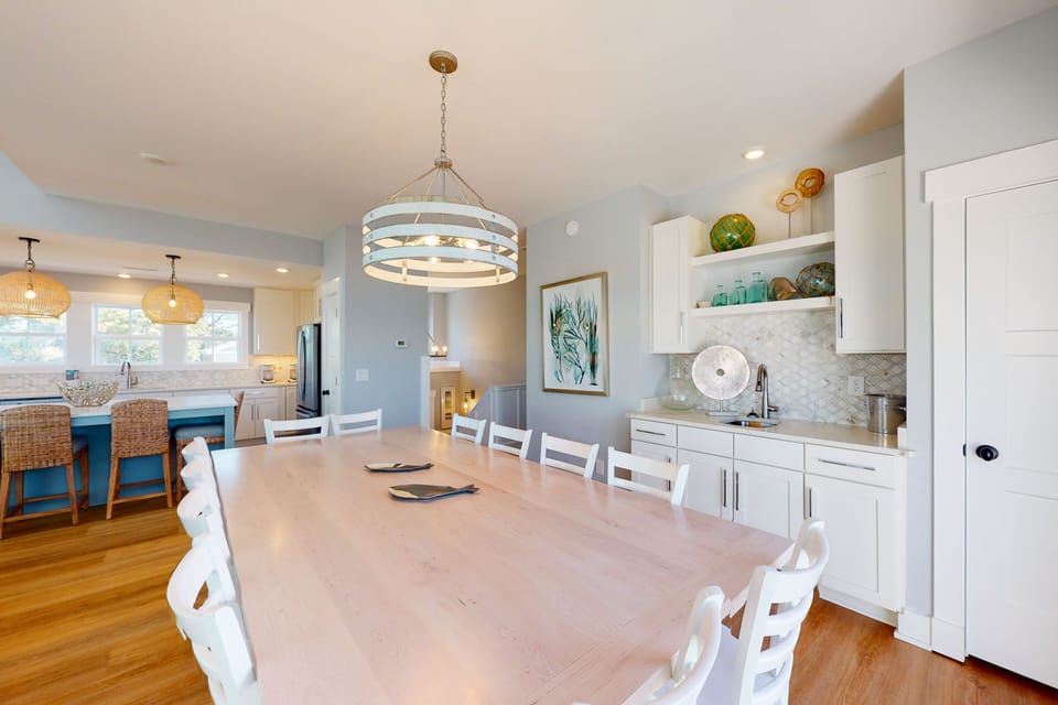 CB22: Carolina Breeze | Top Level Dining Area