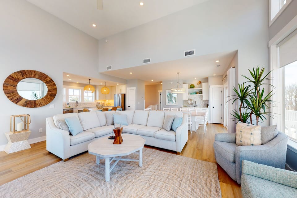 CB22: Carolina Breeze | Top Level Living Area