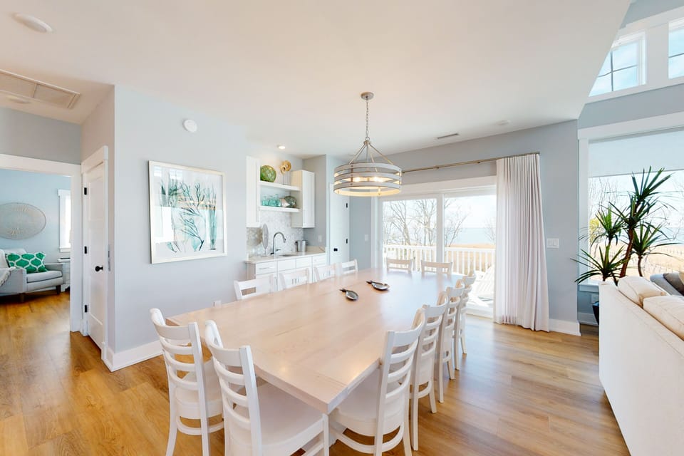CB22: Carolina Breeze | Top Level Dining Area