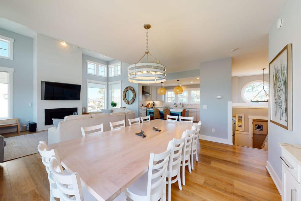 CB22: Carolina Breeze | Top Level Dining Area