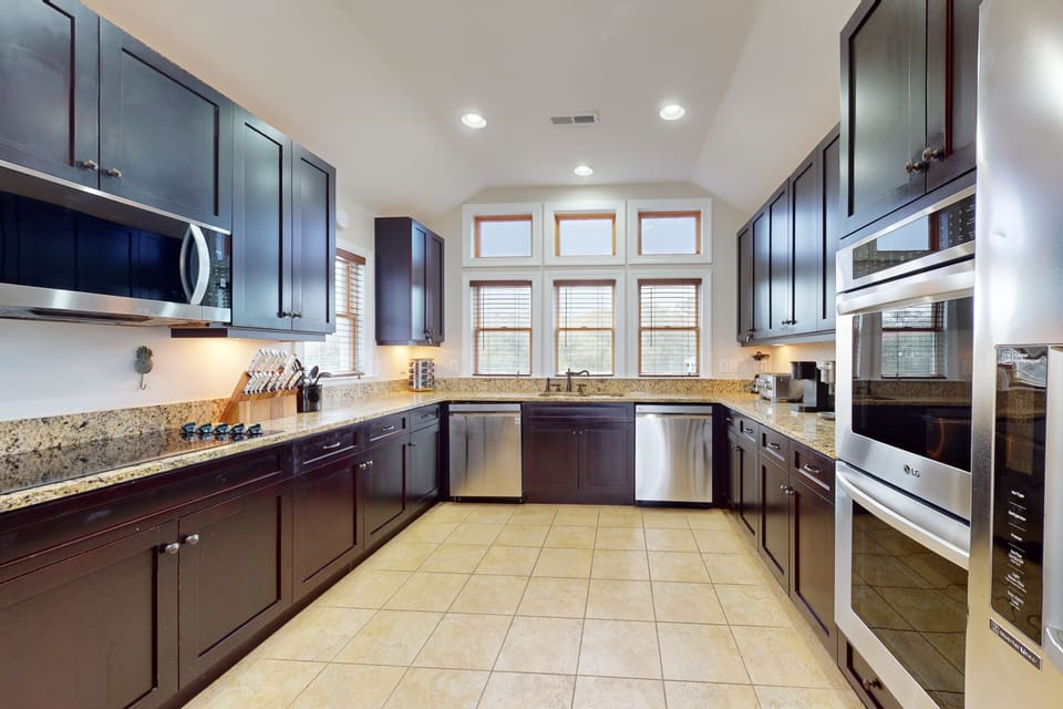 CC179: Beach Par Tee | Kitchen