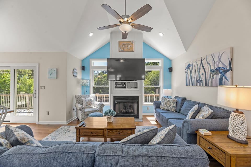 WH580: Shore Thing | Top Level Living Area