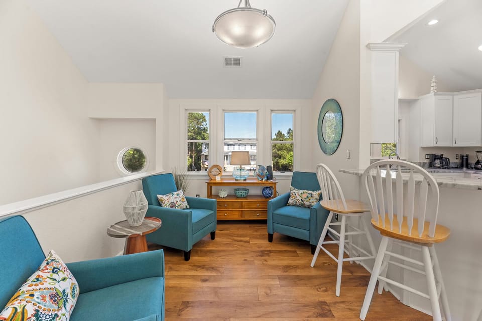 WH580: Shore Thing | Top Level Living Area
