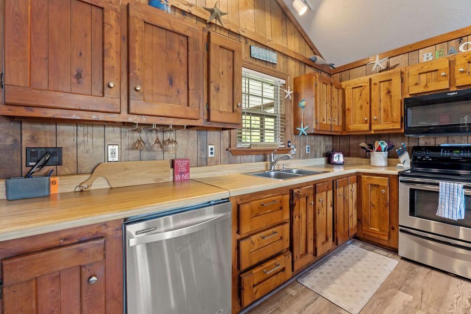SH130: On Beach Time | Kitchen