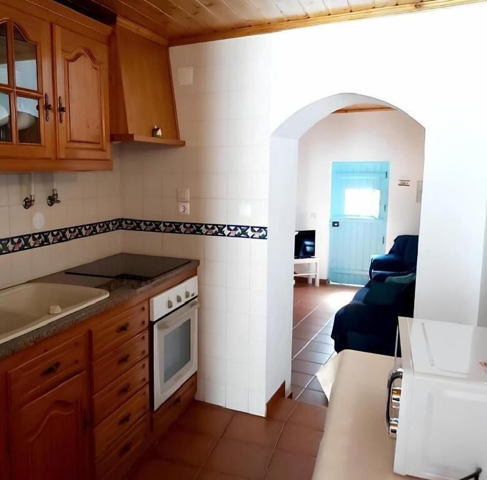 House, 3 Bedrooms, Balcony | Private kitchen | Fridge, microwave, oven, stovetop