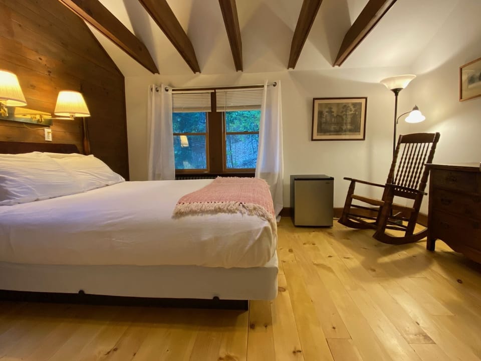 Deluxe Room, Multiple Beds | Hypo-allergenic bedding, down comforters, individually decorated