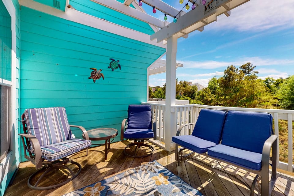 BB1105: The Aloha Shack | Balcony | Outdoor seating.