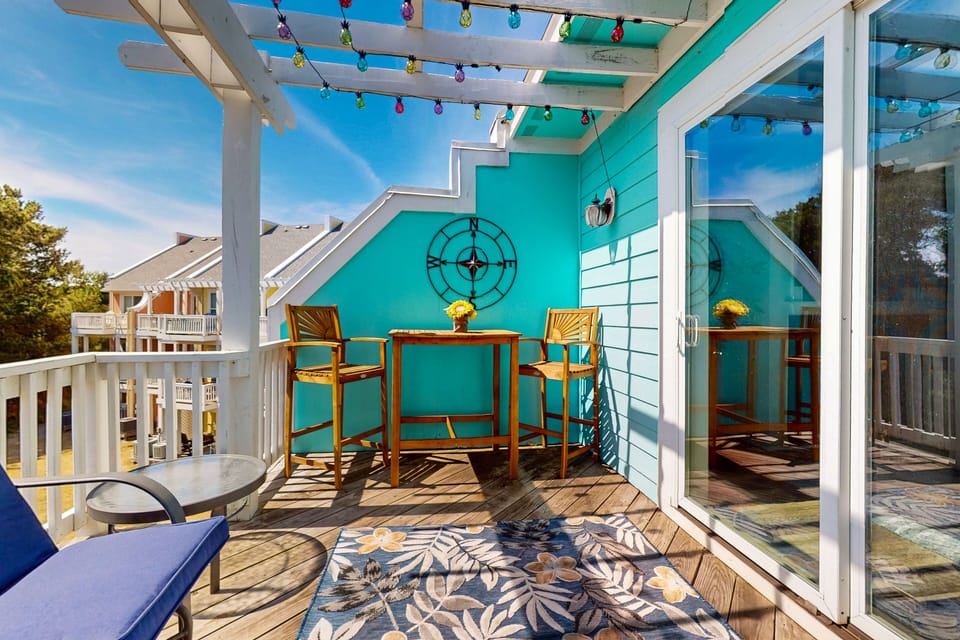 BB1105: The Aloha Shack | Balcony | Outdoor seating.
