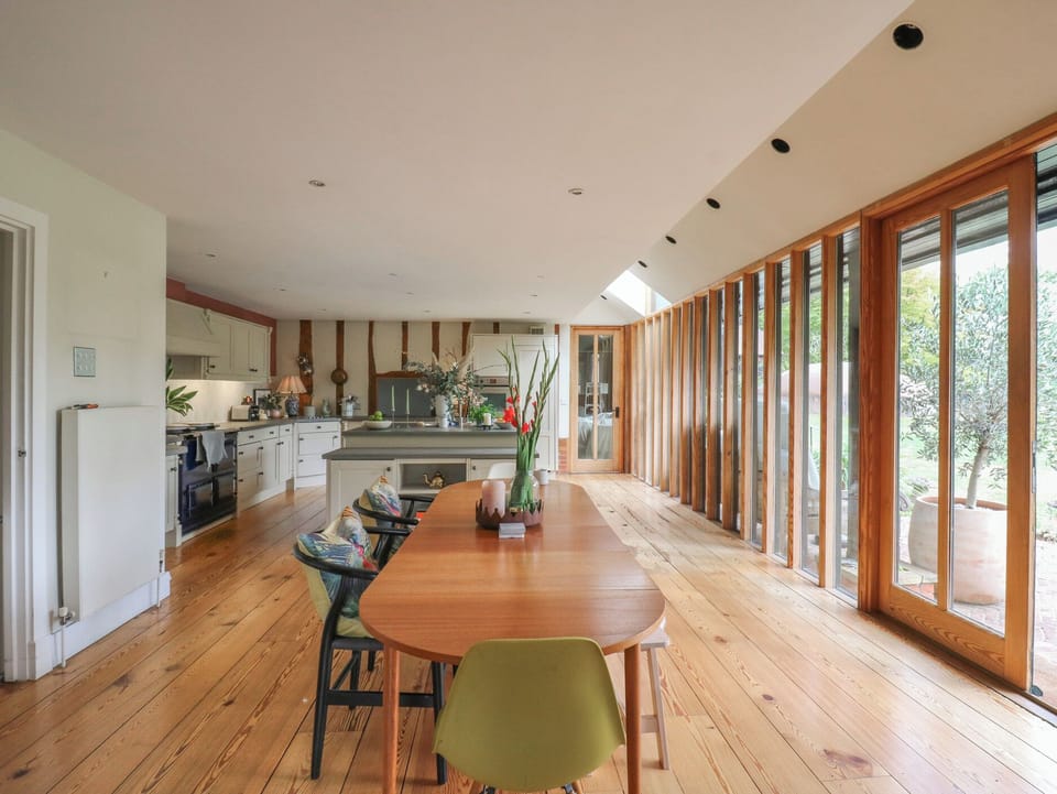 Cottage | Dining