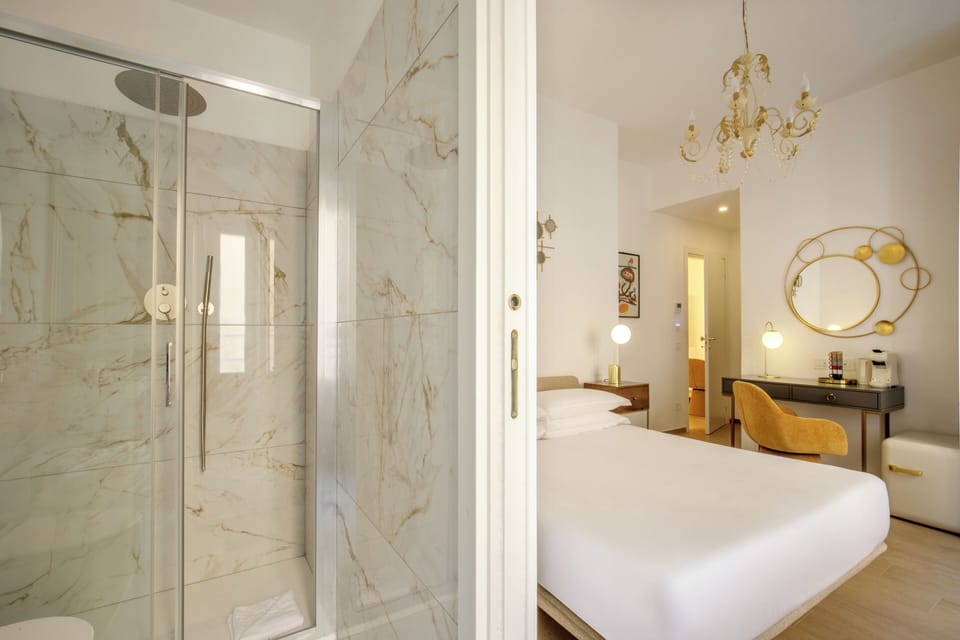 Classic Double Room, 1 Queen Bed | Bathroom | Shower, free toiletries, hair dryer, bidet