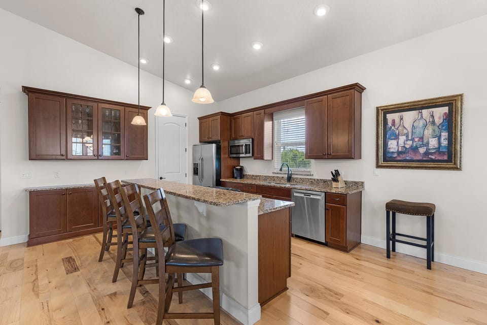 House, Multiple Beds (Close Enough) | Private kitchen | Oven