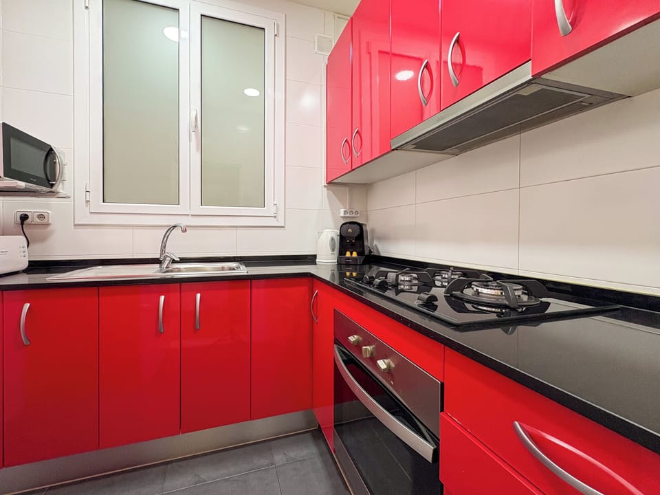 Apartment (2 Bedrooms) | Private kitchen | Fridge, microwave, oven, electric kettle