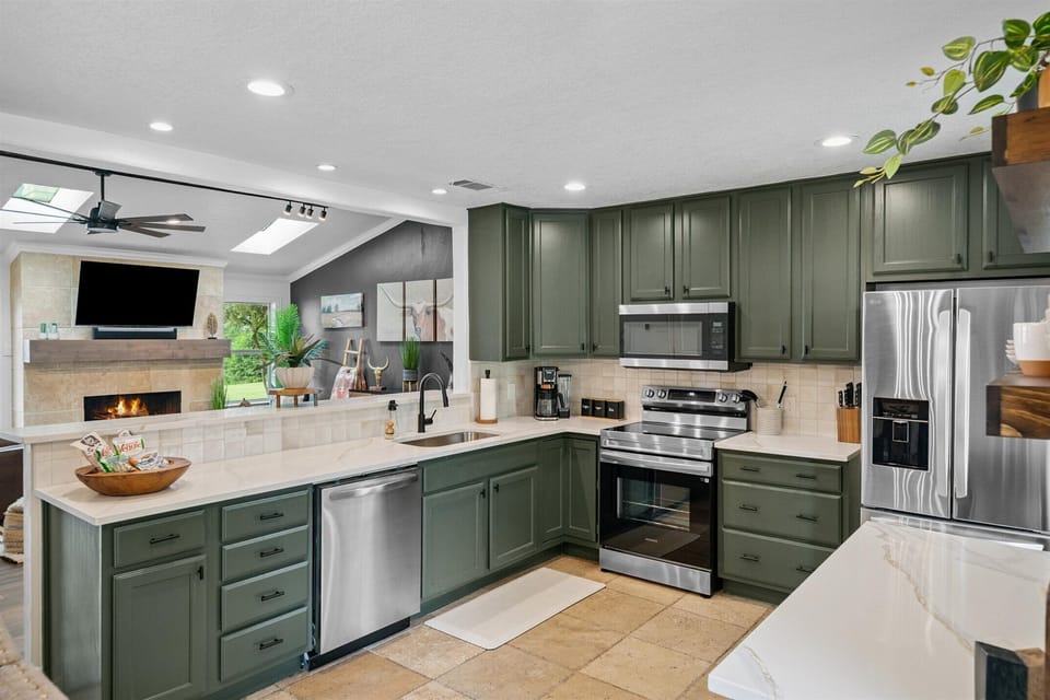 Quartz countertops, stainless appliances and Ninja coffeemaker. LUXE!