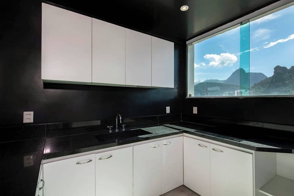 Pool kitchen