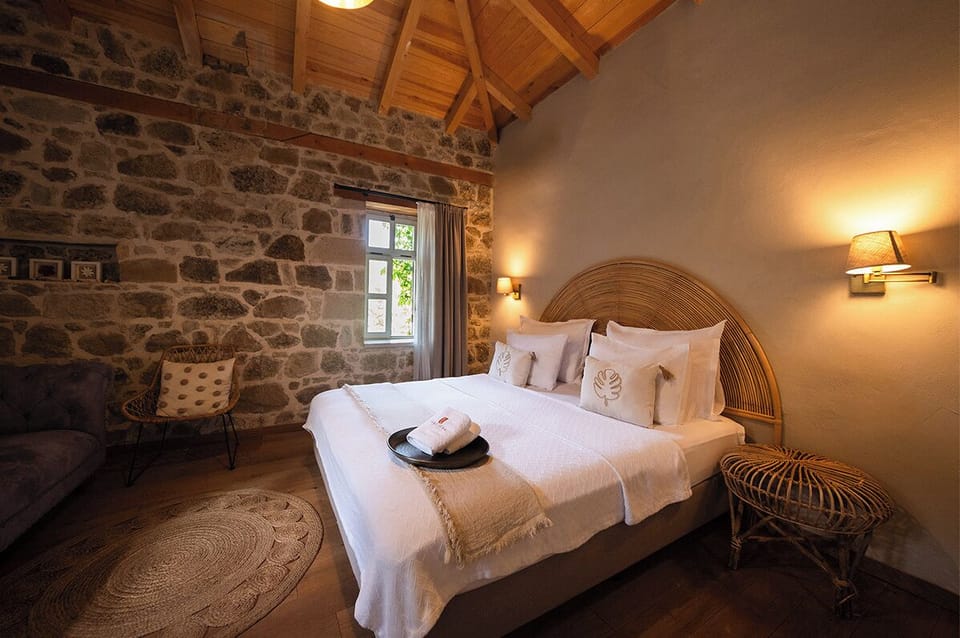 Deluxe Double Room | Desk, laptop workspace, free WiFi