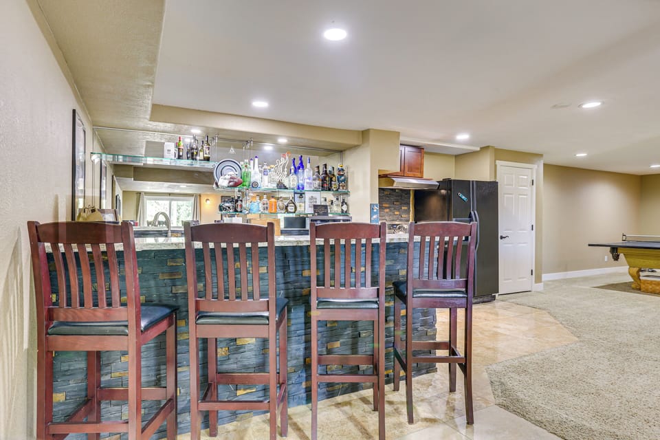 Dining Bar | Dishware/Flatware Provided