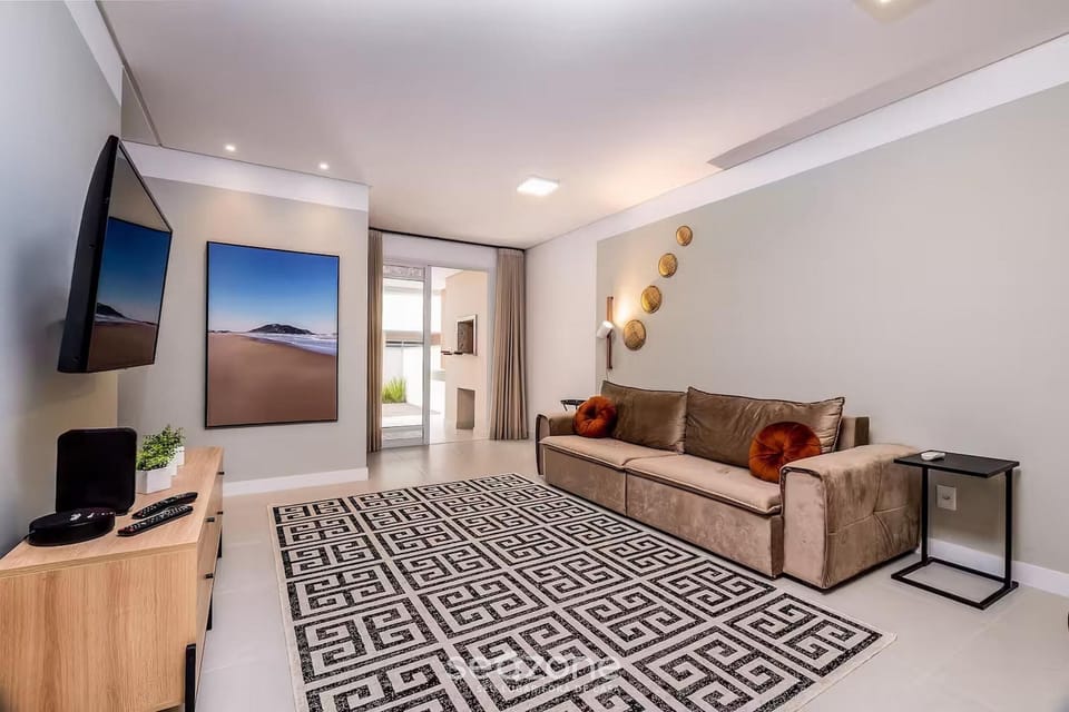 Basic Apartment | Living area | TV