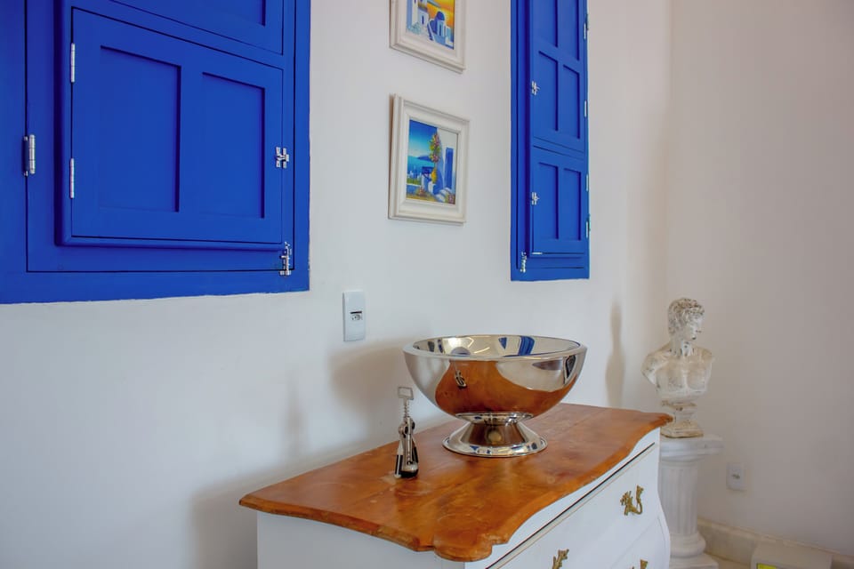 Deluxe Chalet, 1 King Bed | Minibar, individually decorated, individually furnished, desk