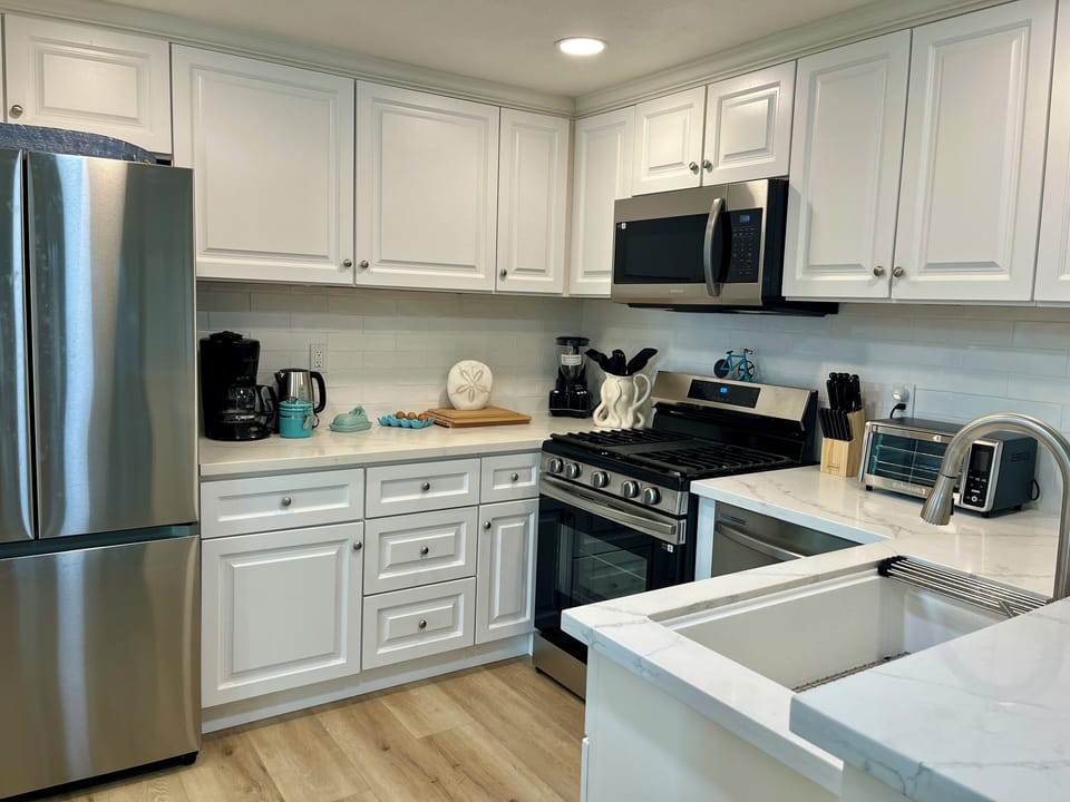 Full kitchen