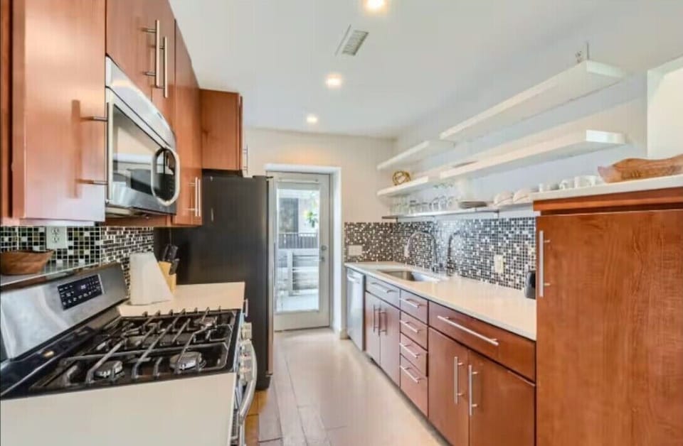 Cook, eat, and smile—this kitchen has everything you need.