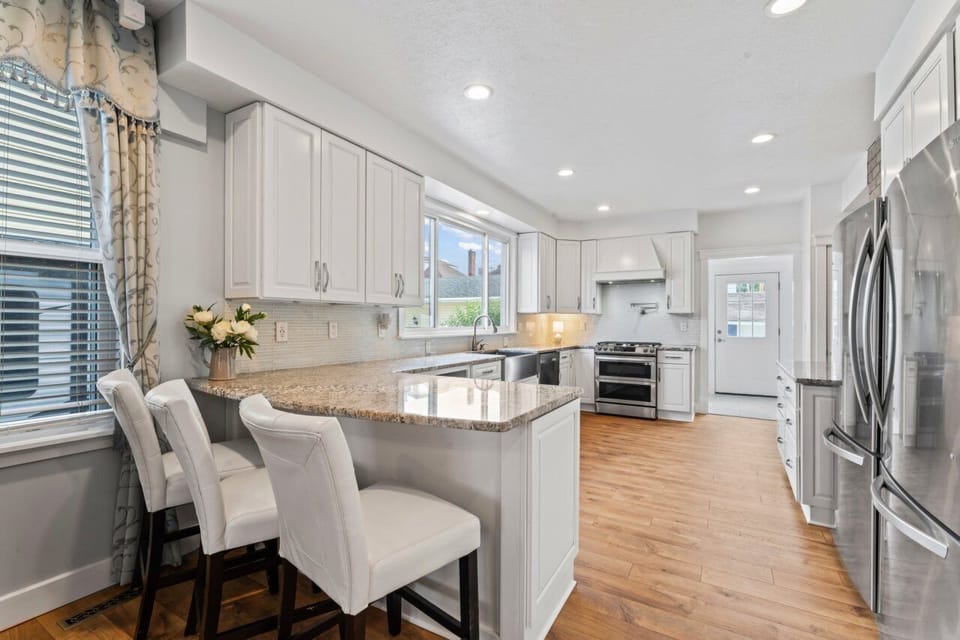 The kitchen has granite counter tops.