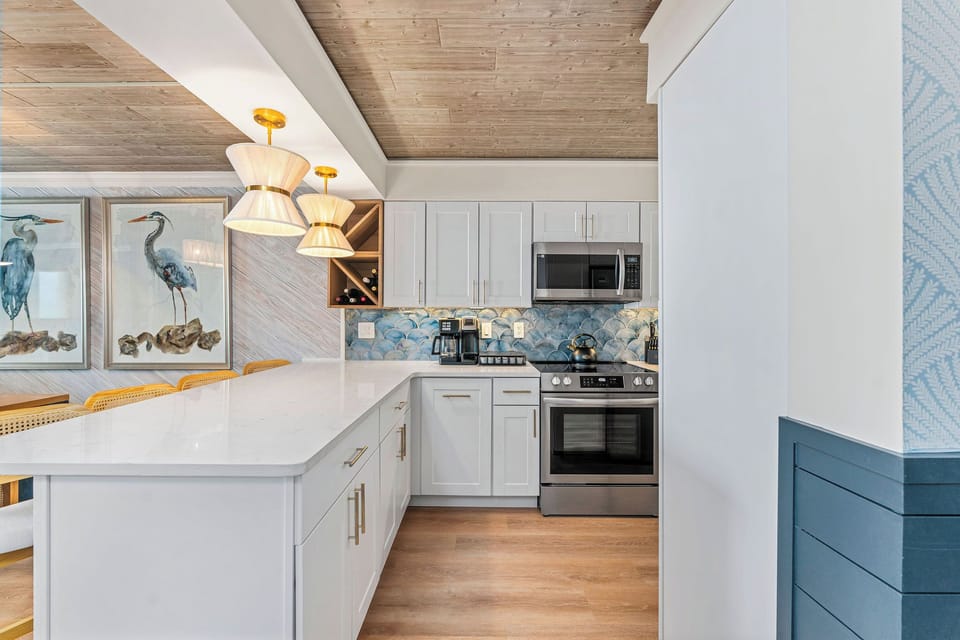 Fully updated kitchen with quartz counters & stainless appliances