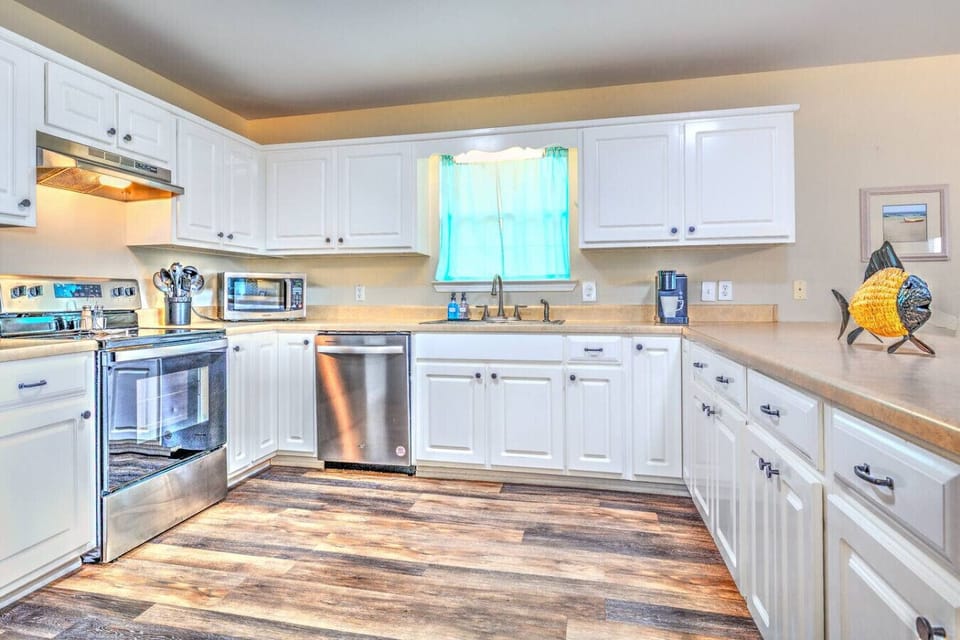 Whip up meals with ease in a fully equipped kitchen.