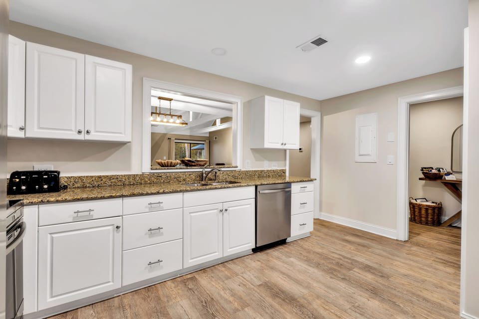 Kitchen is fully equipped to cook an amazing meal!