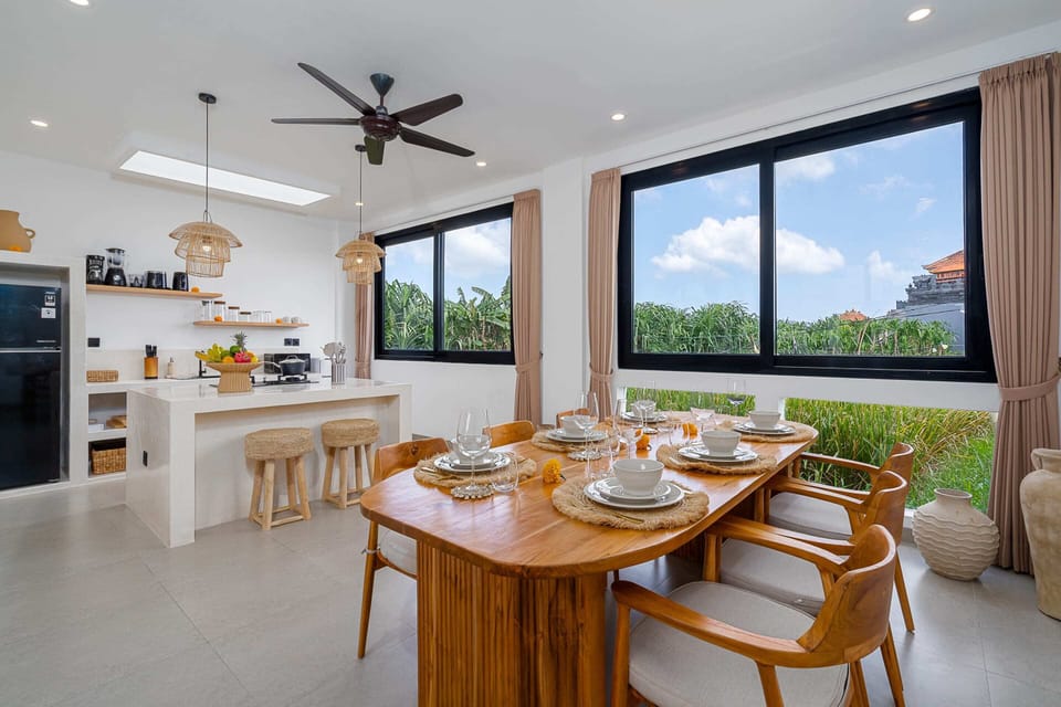 Basic Villa | Dining