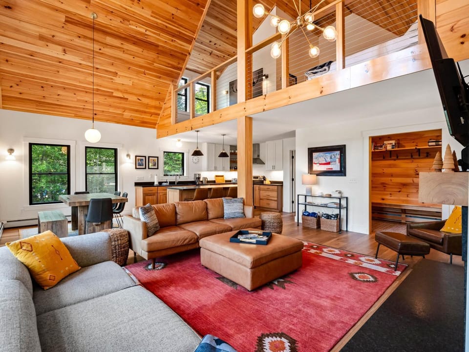 Black Bear Chalet – Hot Tub, Fire Pit, Mtn Views, Game Room (2193)