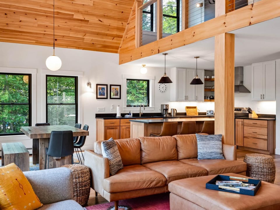 Black Bear Chalet – Hot Tub, Fire Pit, Mtn Views, Game Room (2194)