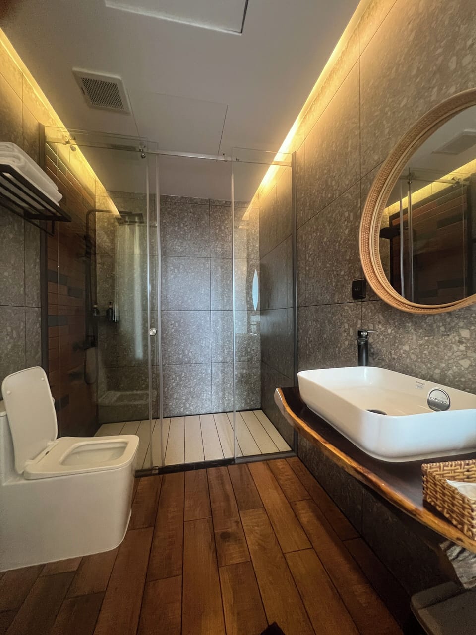 Triple Room, Balcony, Sea View | Bathroom | Slippers