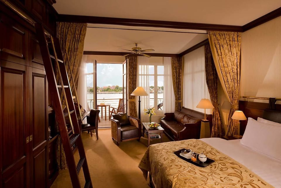 Hypo-allergenic bedding, minibar, in-room safe, desk