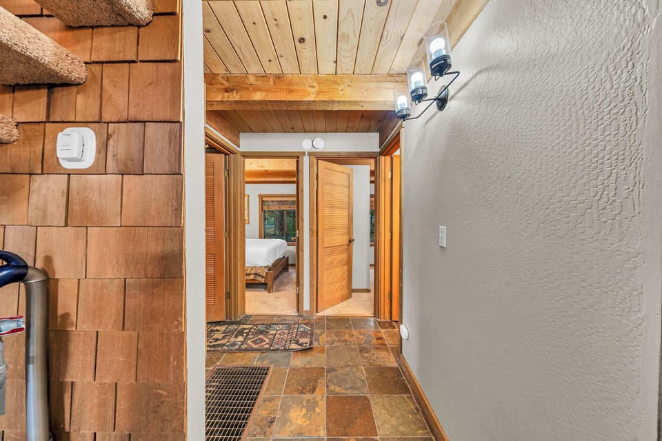 Hallway going to bedrooms