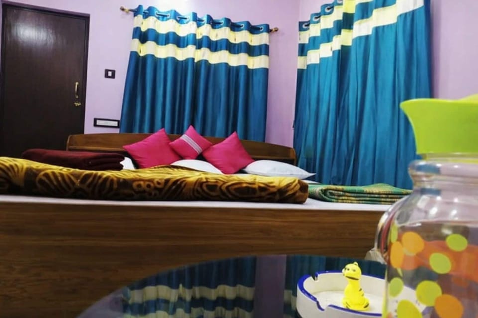 Deluxe Double Room, Air conditioning | Hypo-allergenic bedding, in-room safe, desk, soundproofing
