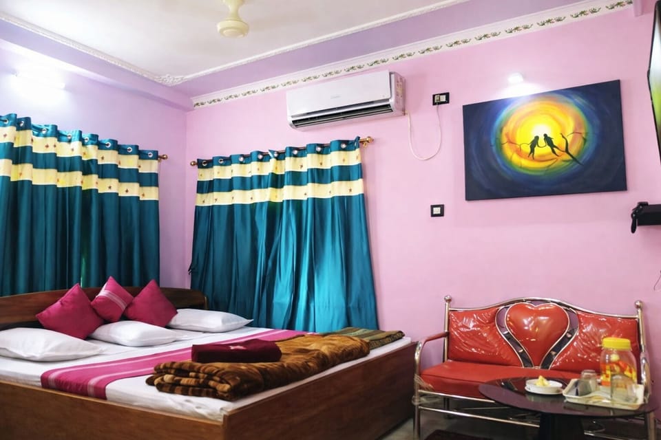 Standard Double Room, Air conditioning | Hypo-allergenic bedding, in-room safe, desk, soundproofing