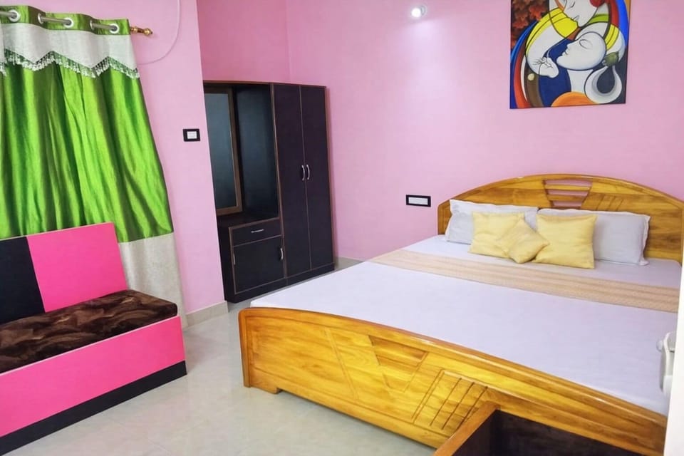 Hypo-allergenic bedding, in-room safe, desk, soundproofing