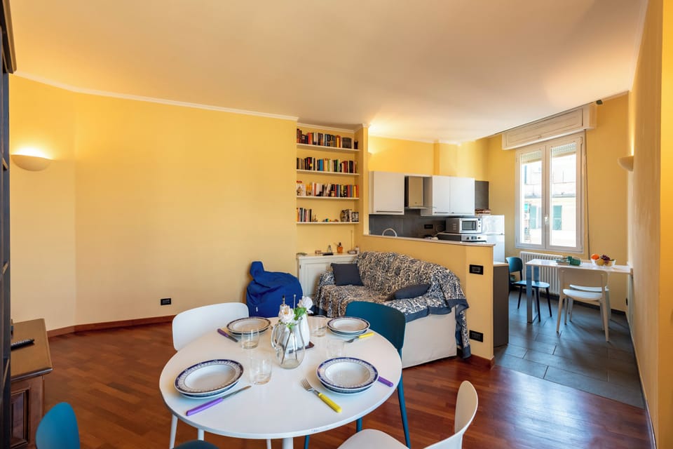 Family Apartment, Multiple Bedrooms (Lovely Apartment Via Nizza) | Living area | 21-inch flat-screen TV with cable channels
