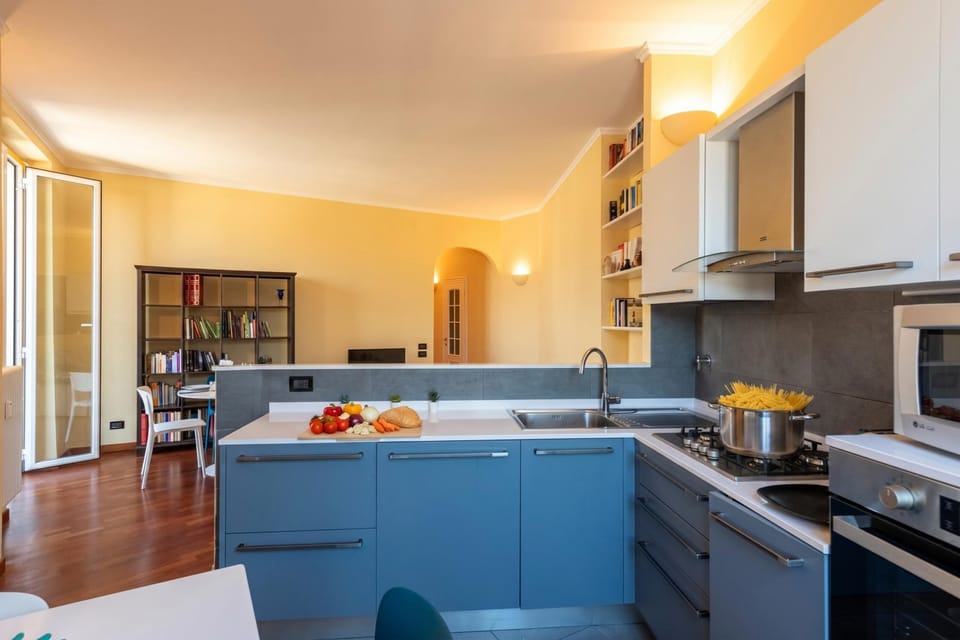Family Apartment, Multiple Bedrooms (Lovely Apartment Via Nizza) | Private kitchen | Fridge, microwave, oven, stovetop