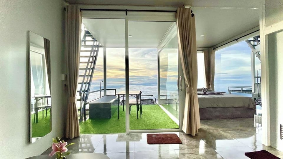 Mirror House | Free WiFi, bed sheets
