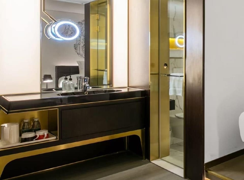 Premier Twin Room | Bathroom | Slippers, towels