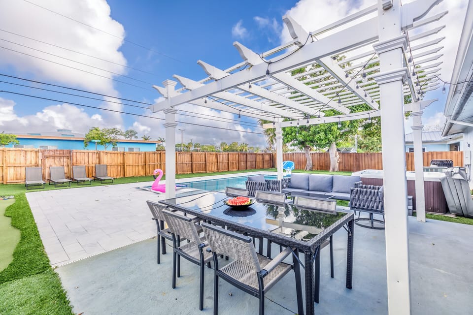 Enjoy al fresco dining.