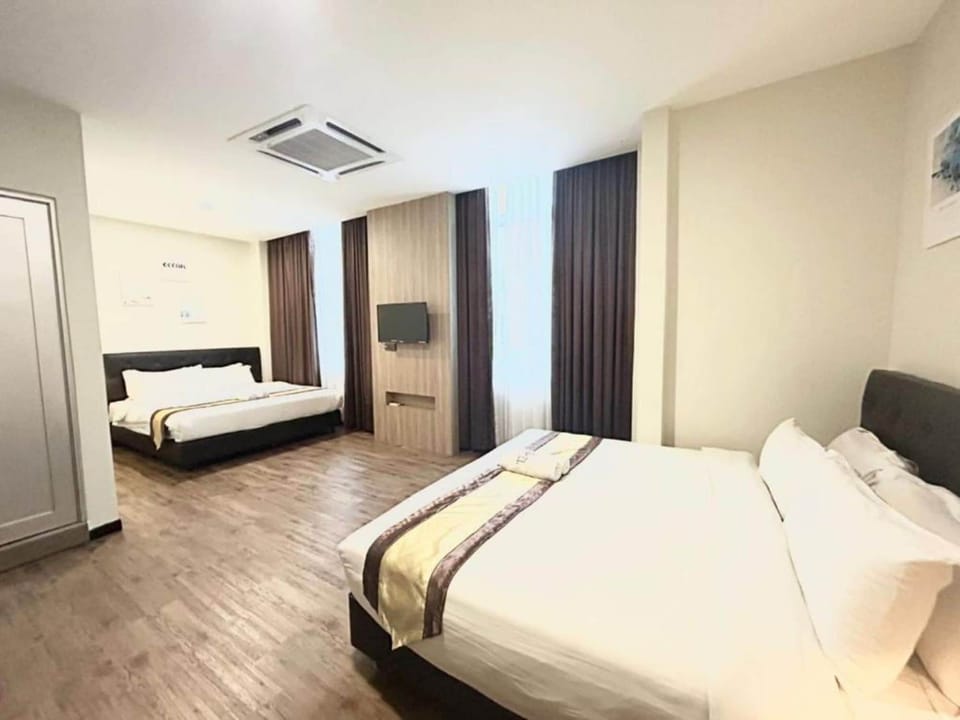 Suite Family | Desk, free WiFi, bed sheets