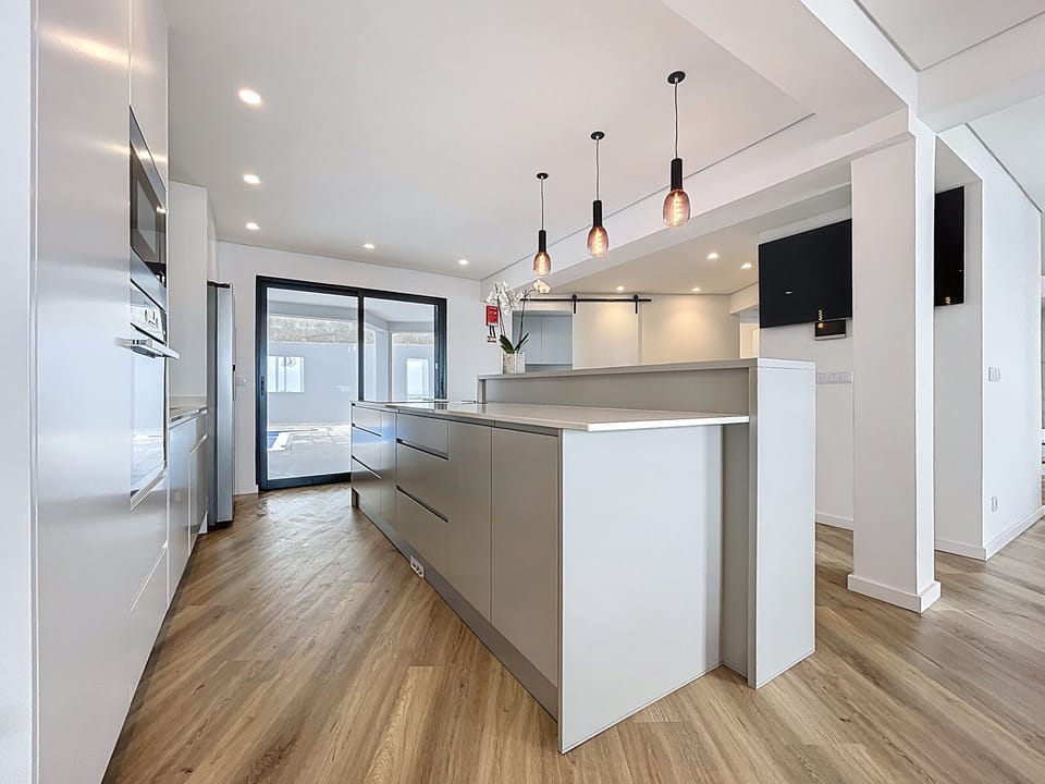 House | 3 bedrooms, desk