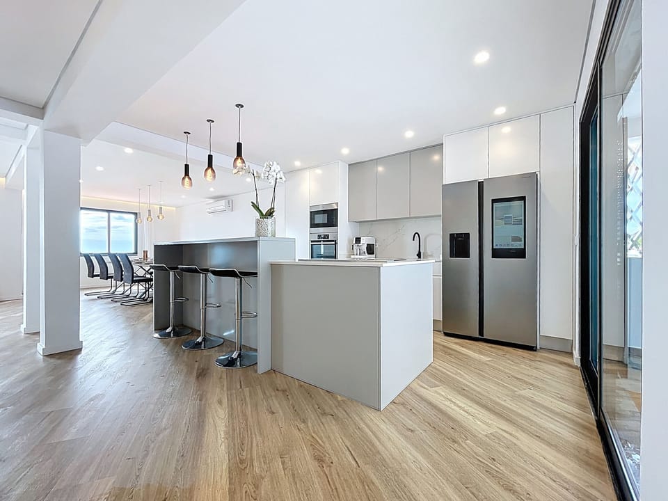 House | 3 bedrooms, desk