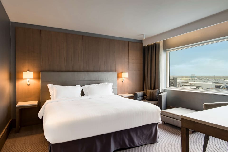Family Room | Hypo-allergenic bedding available, in-room safe, desk, laptop workspace