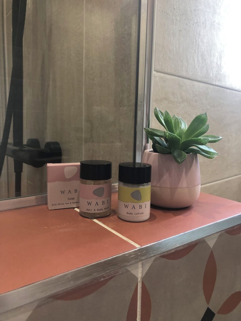 Deluxe Double Room, Private Bathroom | Bathroom | Hair dryer, towels, soap, shampoo