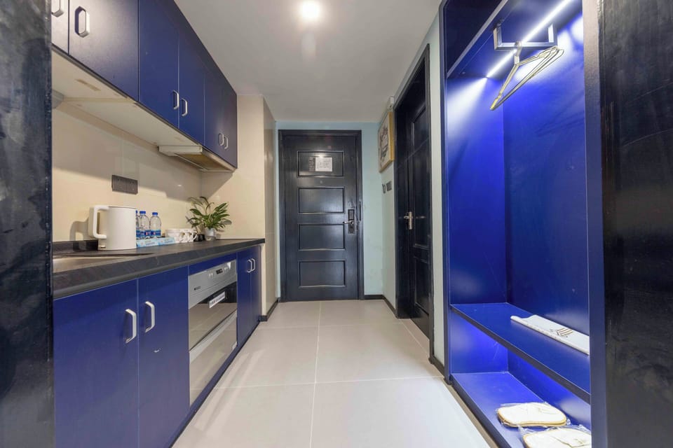 Luxury Triple Room, City View | Private kitchen | Mini-fridge, microwave, electric kettle, paper towels