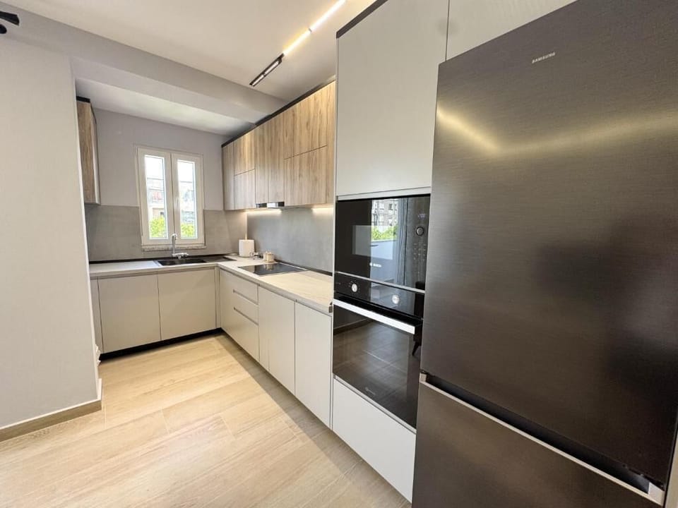 Comfort Apartment, Balcony, City View | Private kitchen