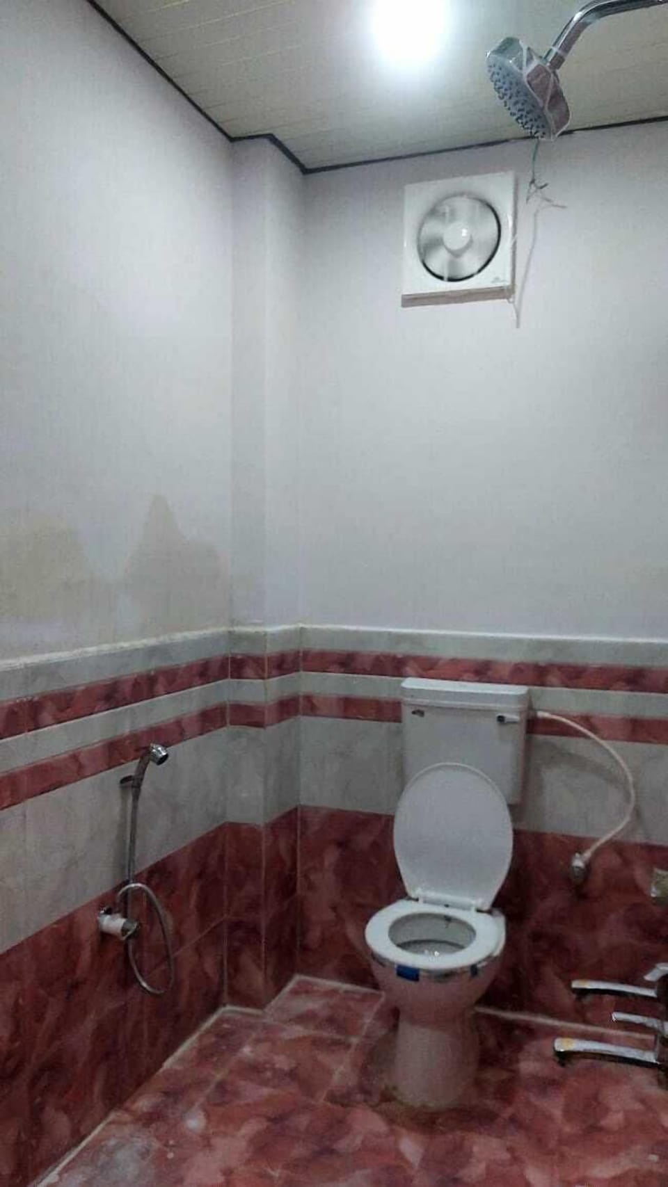Shower, free toiletries, slippers, towels